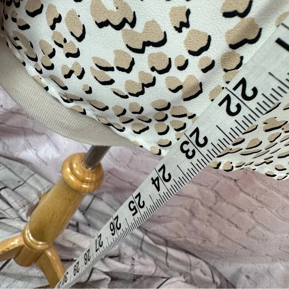 express peasant blouse leopard print long sleeve sz medium office neutral - Picture 4 of 8